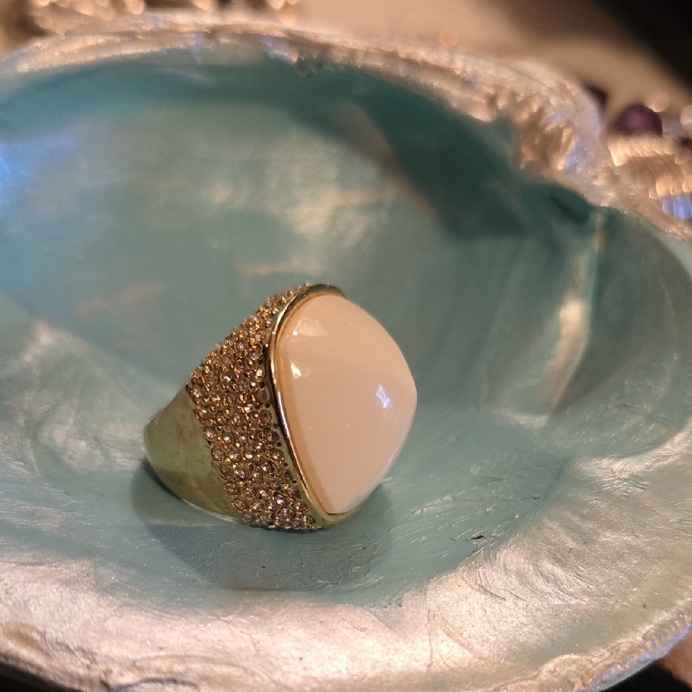 Elegant BOLD Gold and Ivory Stone Ring